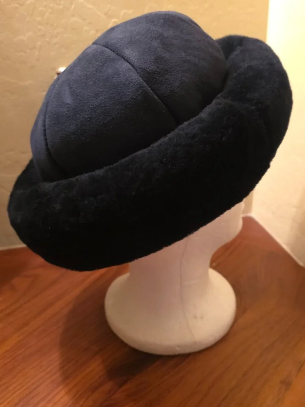 The Shearling Sheepskin Hat in Black